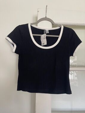 H&M Black Ribbed Short Sleeve Cropped Tee with White Trim